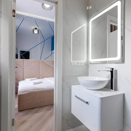 Avangard Kulisha 16 *