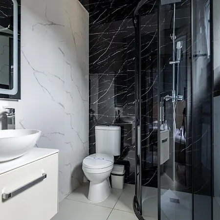 Avangard Kulisha 16 アパート *